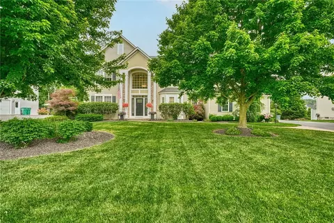 28 Whitespire Ln, Webster, NY 14580