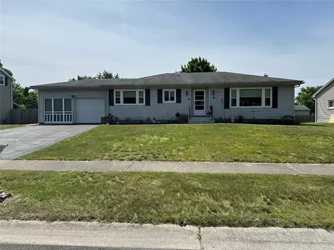135 John Jay Dr, Irondequoit, NY 14617