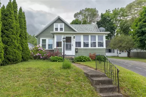 77 Wheeldon Dr, Greece, NY 14616