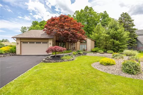 257 Wood Run, Greece, NY 14612