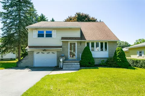 13 Creekside Dr, Irondequoit, NY 14622