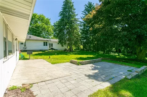 13 Creekside Dr, Irondequoit, NY 14622 photo 32