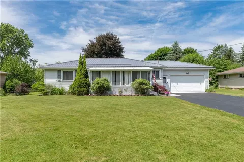 983 Wegman Rd, Gates, NY 14624