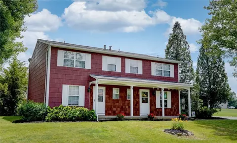 40-42 Willowick Dr, Perinton, NY 14450