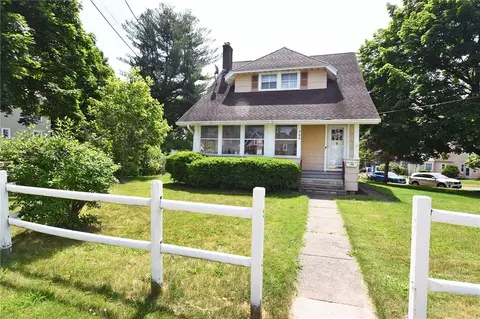 706 S Washington St, East Rochester, NY 14445