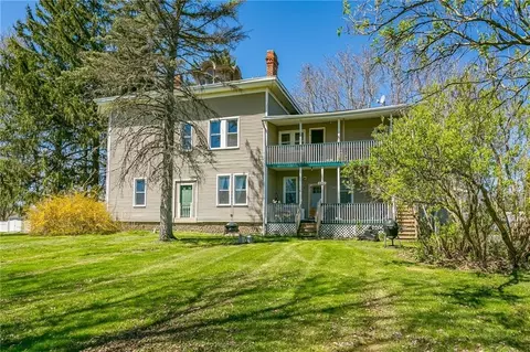 6012 Loomis Rd, Farmington, NY 14425
