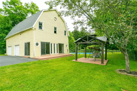 288 Pardee Rd, Irondequoit, NY 14609 photo 4