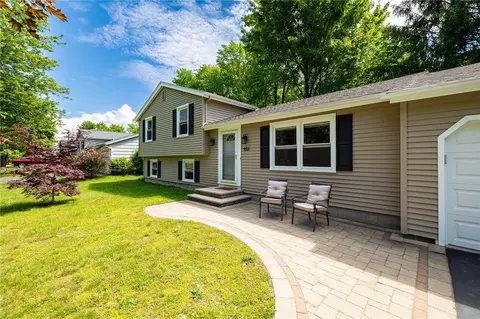 933 Joylene Dr, Webster, NY 14580 photo 3