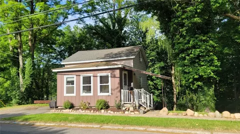 118 Phelps St, Lyons, NY 14489