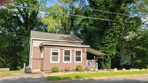 118 Phelps St, Lyons, NY 14489 photo 2