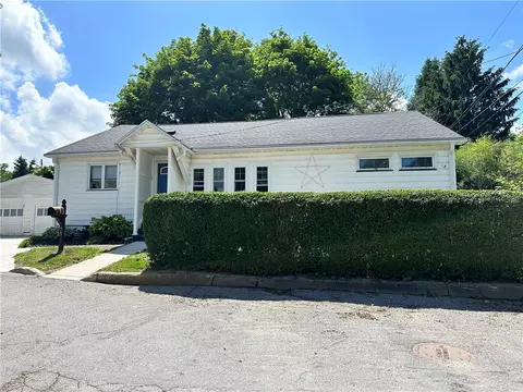 75 Hopkins St, Mount Morris, NY 14510