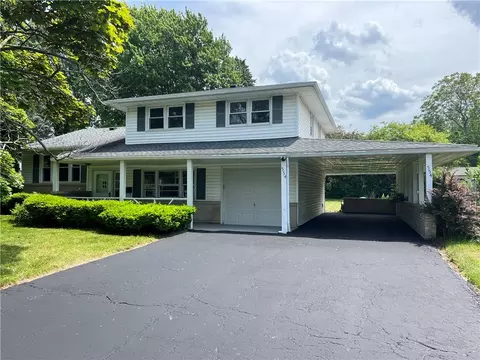 554 Meadowbriar Rd, Greece, NY 14616
