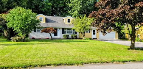 28 Jacklyn Dr, Chili, NY 14624