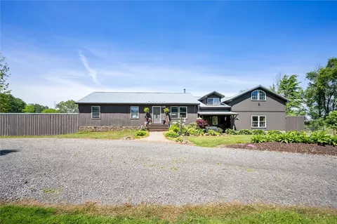 2126 W Kendall Rd, Kendall, NY 14476