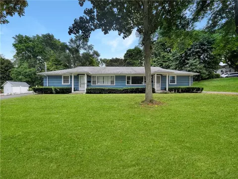 33 Baker St, Webster, NY 14580