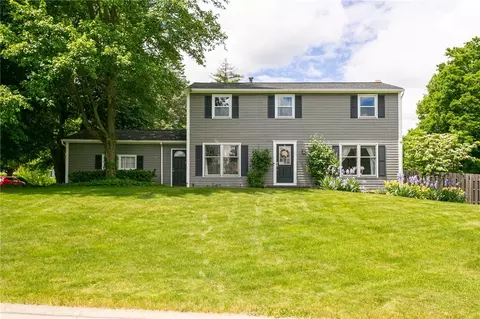58 Squirrels Heath Rd, Perinton, NY 14450