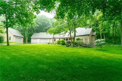 4 Scr Ln, Victor, NY 14564