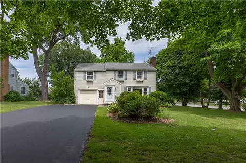 2 Holmes Rd, Greece, NY 14626