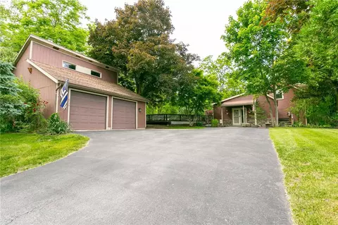 6736 Colyer Xing, Victor, NY 14564