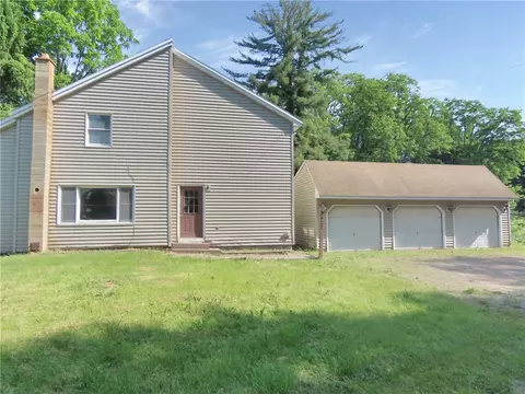422 Lakeshore Rd, Granby, NY 13069