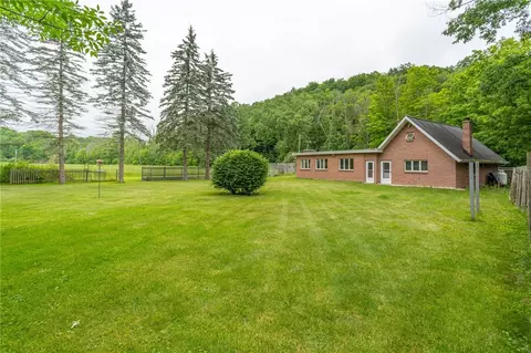 8112 Oatka Trl, Le Roy, NY 14482