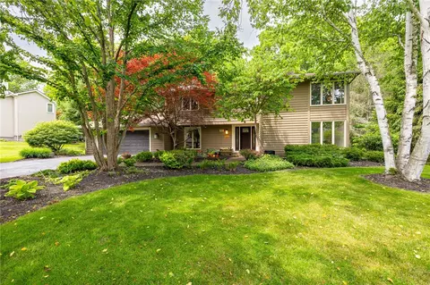 11 Millwood Ct, Pittsford, NY 14534