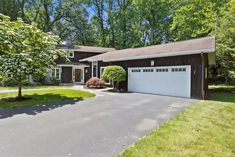 131 Huntington Mdw, Rochester, NY 14625
