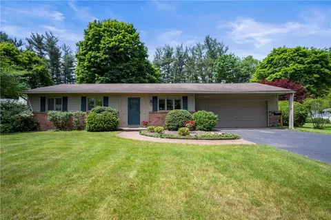85 Harvest Rd, Perinton, NY 14450