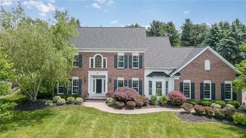 18 Wexford Gln, Pittsford, NY 14534