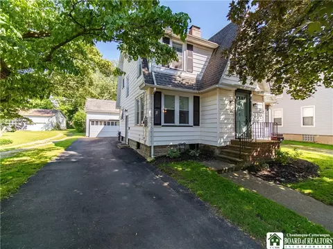 15 Gillis St, Pomfret, NY 14063