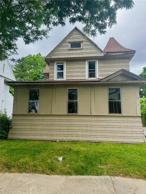 82 Oriole St, Rochester, NY 14613