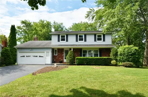 20 Paddington Dr, Gates, NY 14624