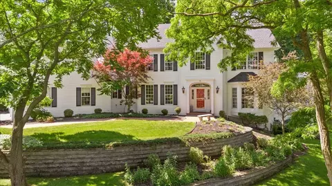 15 Arbor Creek Dr, Pittsford, NY 14534
