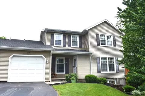 10 Braintree Cres, Penfield, NY 14526