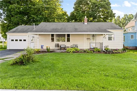 8 Park Pl, Murray, NY 14470