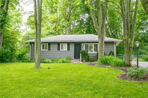 41 Holiday Rd, Rochester, NY 14623