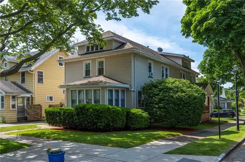 583 Cedarwood, Rochester, NY 14609