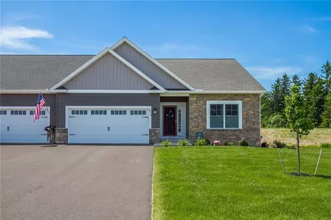 5870 Monarch Dr, Farmington, NY 14425