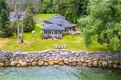 7122 Tucker Ln, Hamlin, NY 14464