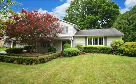 40 Rosewood Dr, Pittsford, NY 14534