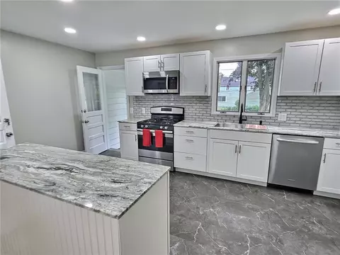 350 Scholfield Rd, Irondequoit, NY 14617 photo 4