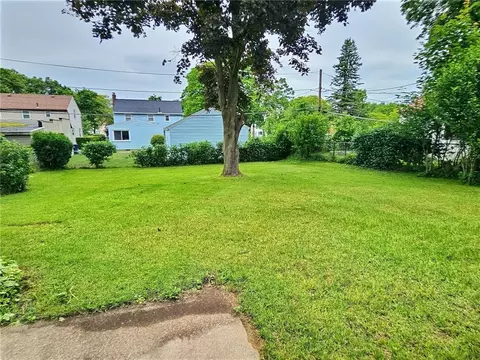 350 Scholfield Rd, Irondequoit, NY 14617 photo 2