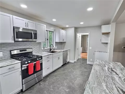 350 Scholfield Rd, Irondequoit, NY 14617 photo 3