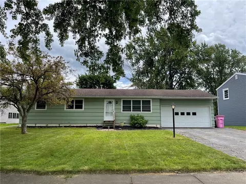 17 Lori Ln, Gates, NY 14624