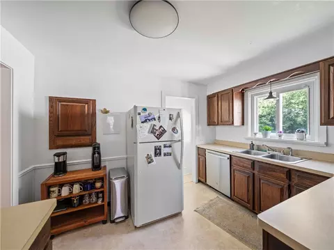 100 Meadowcroft Rd, Irondequoit, NY 14609 photo 8
