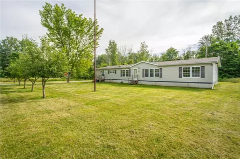 6367 Albion Rd, Oakfield, NY 14125
