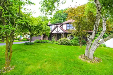 32 Kirkstone Pass, Greece, NY 14626