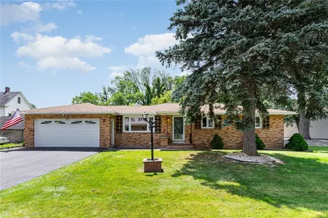 7 Simone Cir, Irondequoit, NY 14609