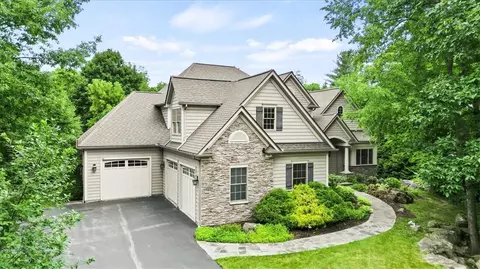 28 Legacy Cir, Penfield, NY 14526