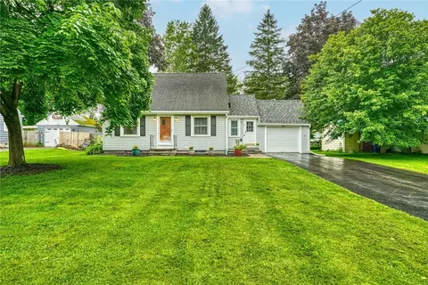 361 Birdsall Pkwy, Palmyra, NY 14522